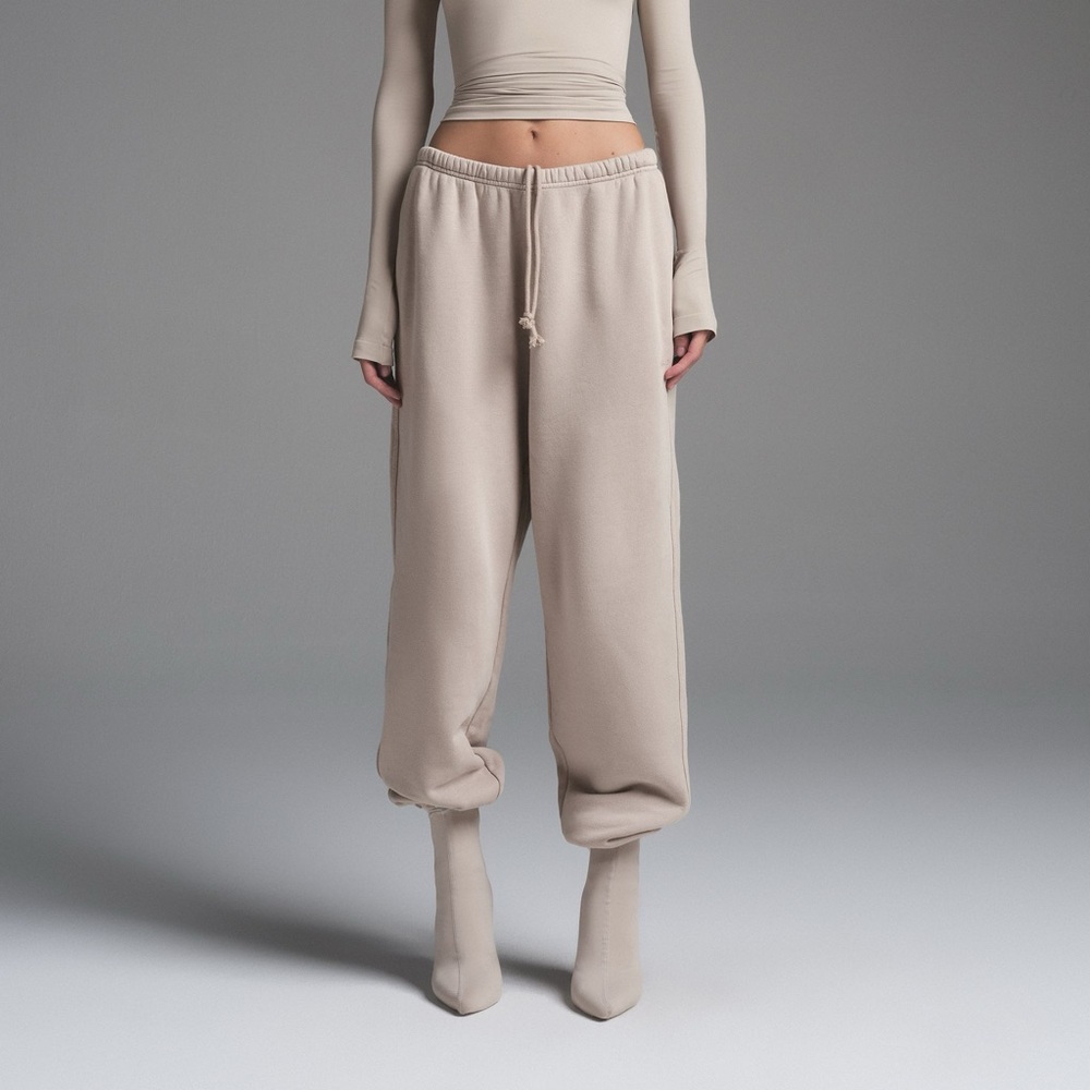 SKIMS Cotton Fleece Classic Joggers Sweatpants - Stone, Size Small